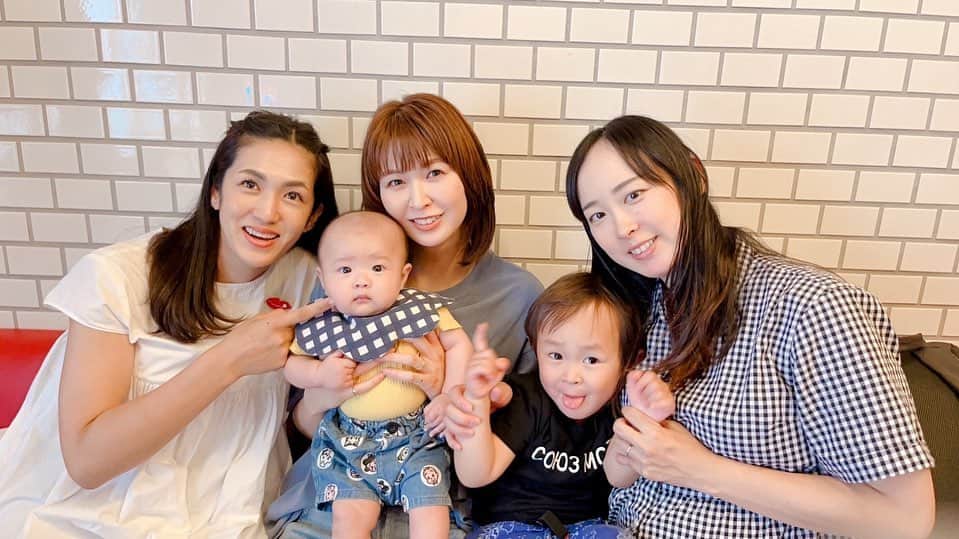 木村沙織のインスタグラム：「. アローズ同期⚡️🤝✨ . 久々会えて嬉しいのと、変わらない感じが安心感🥹🫶🏼 . . ２枚めはわぁーの顔！って言われて1人びっくりしてるw」