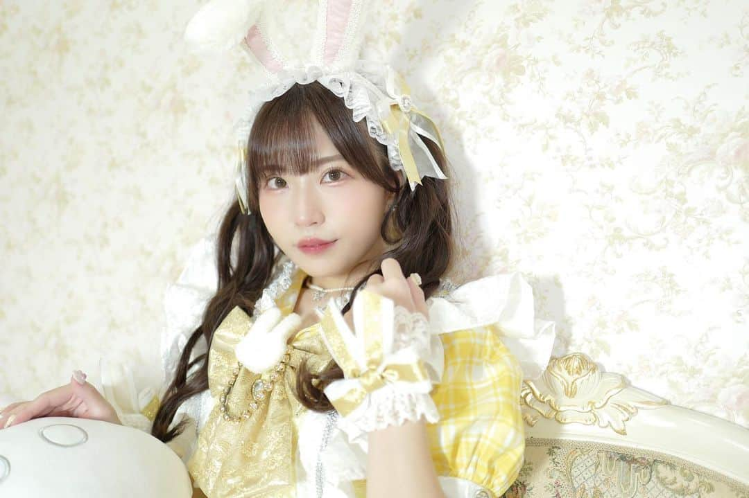 城崎ひまりのインスタグラム：「誕生日を迎えました🐰🎂 アイドルになって10回目の誕生日！ これからも自分らしく、可愛いものに囲まれて生きていきます🐇💛 . . . #アイドル#girl#idol#kawaii#kawaiigirl#kawaiifashion#followme#cosplay#cosplayer#cosplaygirl#cosplayers#コスプレ#コスプレイヤー#コスプレ女子#東京#ファッション#可愛い#かわいい#follow#フォローミー#自撮り#可愛い女の子#かわいい女の子#誕生日#happybirthday#ハピバ#うさぎ#うさみみ#アイドル衣装#622」