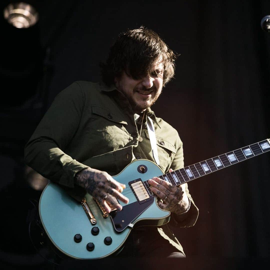 Rock Soundのインスタグラム：「Frank Iero has unveiled the details of his new Reverb store  Fans will be able to purchase guitars and other instruments used in My Chemical Romance, Pencey Prep and The Future Violents  Get a preview of the store now over on ROCKSOUND.TV  📸 @capturedbycorinne   #frankiero #mychemicalromance」