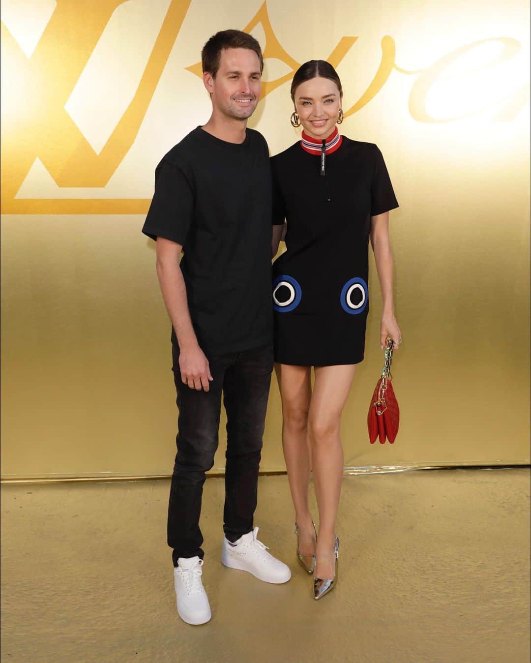 ミランダ・カーのインスタグラム：「Congratulations @pharrell & @louisvuitton on an incredible show ✨✨✨」