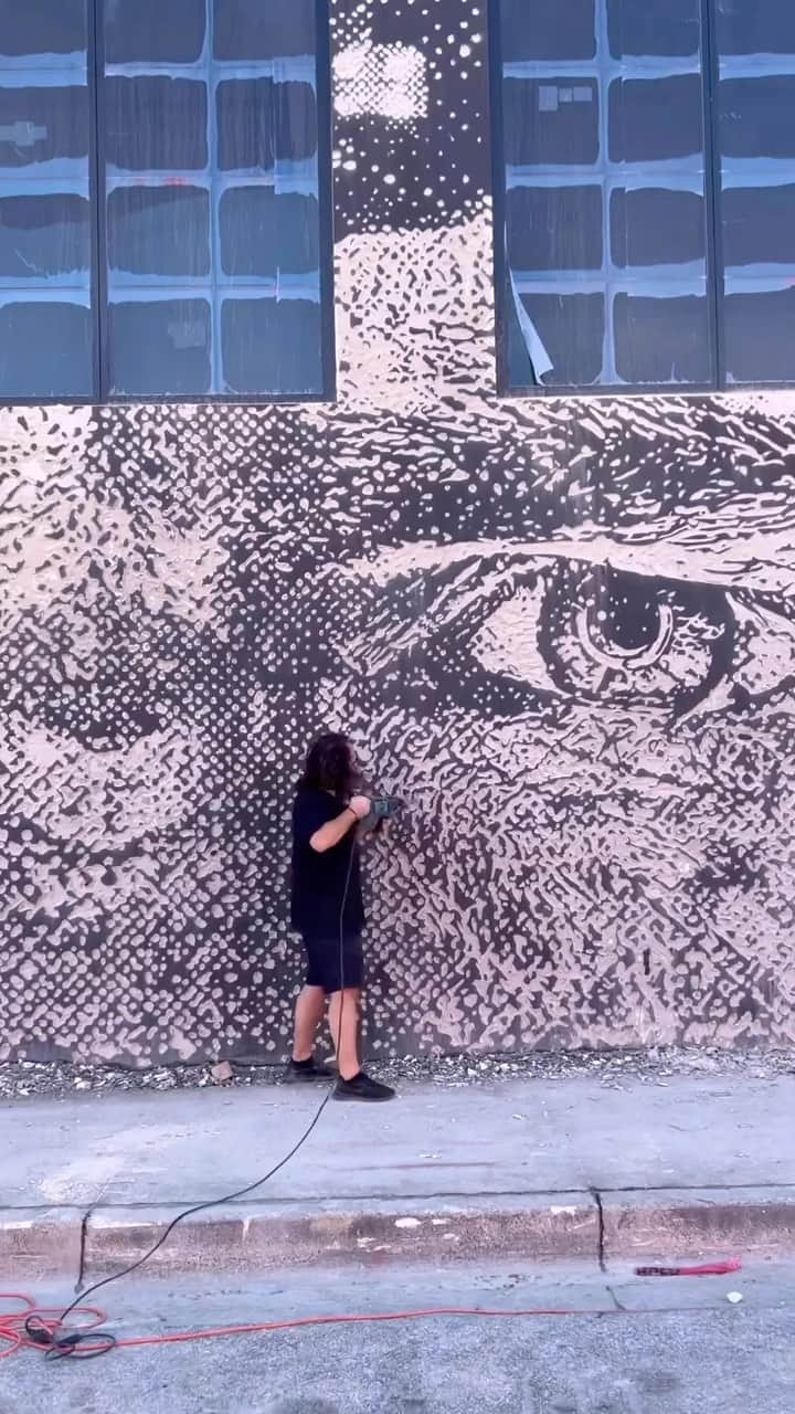 Inspirationのインスタグラム：「A arte está por todos os lugares 🧱  Créditos (@vhils)」