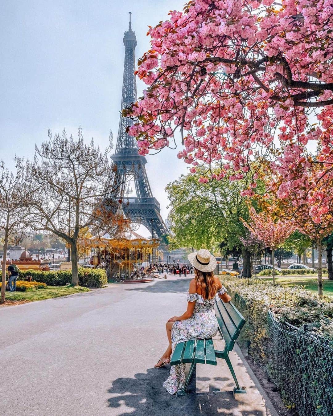 Izkizさんのインスタグラム写真 - (IzkizInstagram)「Paris is always a good idea 😍🥂 What’s your favourite city?   #paris #france」6月22日 0時30分 - izkiz