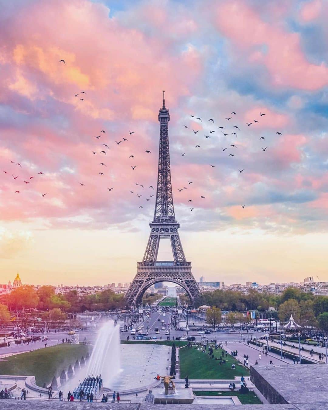 Izkizさんのインスタグラム写真 - (IzkizInstagram)「Paris is always a good idea 😍🥂 What’s your favourite city?   #paris #france」6月22日 0時30分 - izkiz