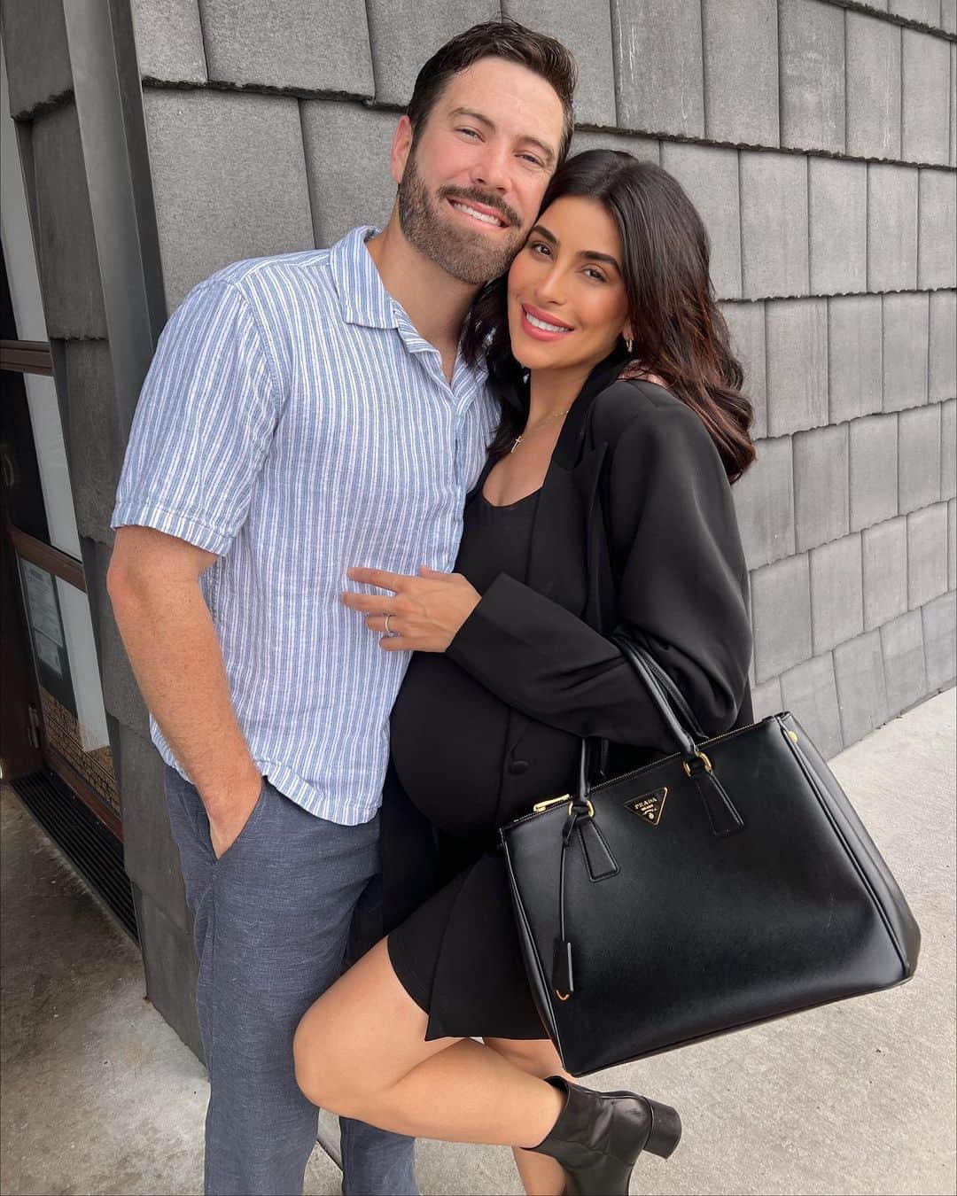 Sazan Hendrixさんのインスタグラム写真 - (Sazan HendrixInstagram)「swipe 👉🏽 MOOD when you realize your SON (!!) is fully cooked and will be here any day now 🥹 ahh!!!!#homestretch #9monthspregnant #setthetable」6月22日 0時35分 - sazan