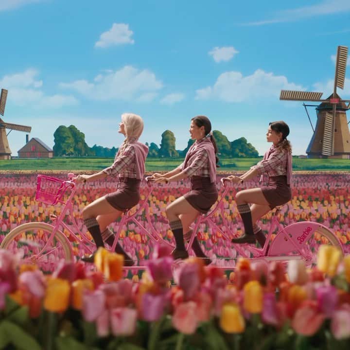 バービーのインスタグラム：「On the first day of Barbie Summer, our Barbies and Kens gave us the sweetest treat. 💖🎟 Advance tickets to see #BarbieTheMovie only in theaters July 21 are available NOW: Link in bio.」