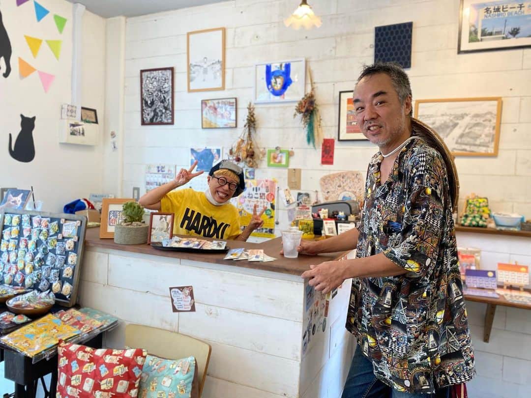 タテタカコさんのインスタグラム写真 - (タテタカコInstagram)「㊗✨️🚣‍♂️🚣🚣‍♀️四年ぶりに開催された糸満ハーレーに連れて行って頂きました。 新しいお店に引っ越された海猫商店のIzumiさんにお会いできました。🐱 そして、ORLANDOさんとOwlgallさんが企画されたライブのチラシをデザインしてくださった平井さんにお会いできて、ハーレーのお話、いろいろ聴かせていただきありがとうございました🐱」6月22日 0時52分 - tatetakako