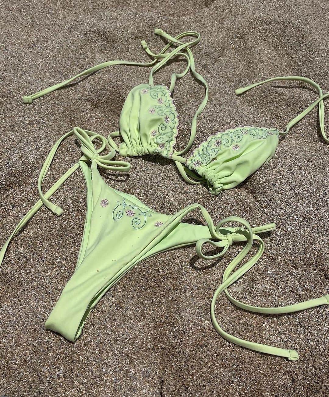 FRANKIES BIKINISのインスタグラム：「key lime 🥝🧚🏼 now 25% off with code STARS #sydneyxfrankies」