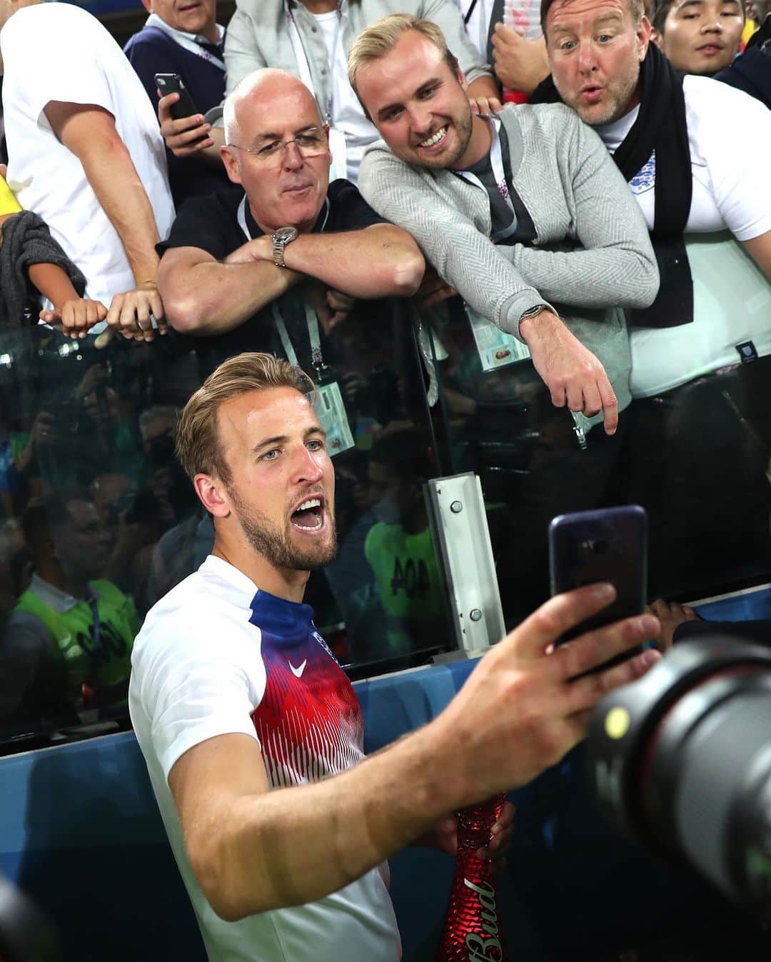 FIFAワールドカップさんのインスタグラム写真 - (FIFAワールドカップInstagram)「Make sure you’re getting the right angle! 🤳  Happy #NationalSelfieDay!」6月22日 1時00分 - fifaworldcup