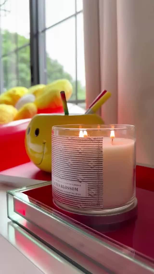 Bath & Body Worksのインスタグラム：「When you score your favorite 3-Wick Candle IRL 🙌 🎉​  Drop a 🕯, then comment the #WeLoveSale find you're most proud of below!」