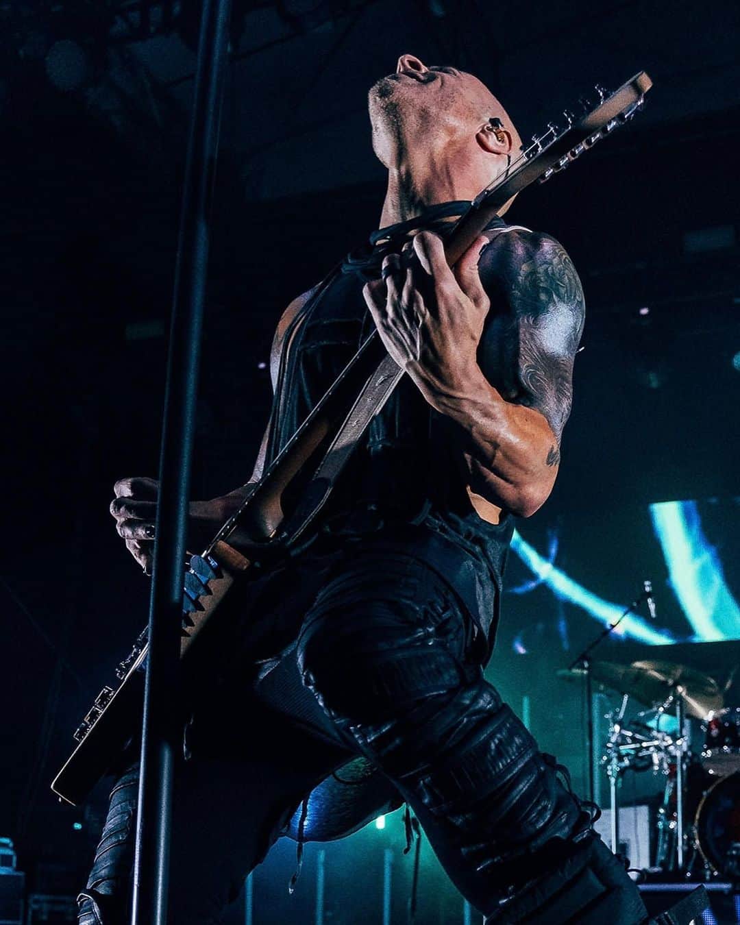 クリス・ドートリーのインスタグラム：「NO REST FOR THE WICKED 🤘 BACK AT IT IN #NIAGARAFALLS TONIGHT  This is the first of 3⚡️shows in #Ontario #Canada before we kick off the Bare Bones tour August 5th in #NV Check the link in bio for full schedule.  LET’S F**CKING GO」