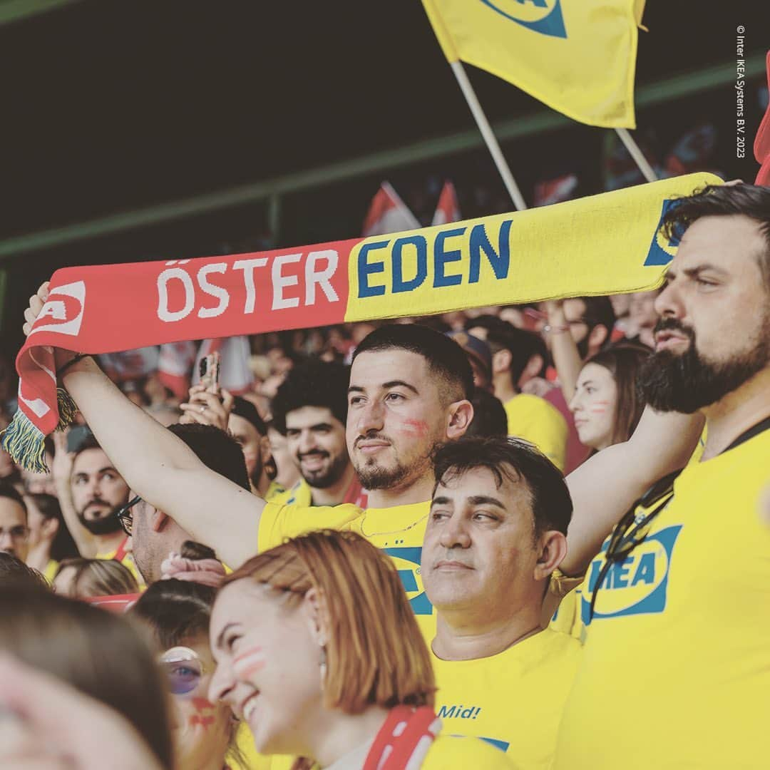 IKEA Austriaさんのインスタグラム写真 - (IKEA AustriaInstagram)「200 unserer Kolleg:innen feierten gestern beim Spiel 🇦🇹 gegen 🇸🇪. Mit Shirts, Schals und vielen Emotionen. Zu wem die einzelnen Kolleg:innen gehalten haben, wird natürlich nicht verraten 😉 Gratulation an die Österreichische Nationalmannschaft und den @oefb_1904 ⚽️Wir freuen uns schon auf die nächsten Spiele. #IKEA #IKEAat #AUTSWE #wien #vienna」6月22日 1時09分 - ikeaaustria