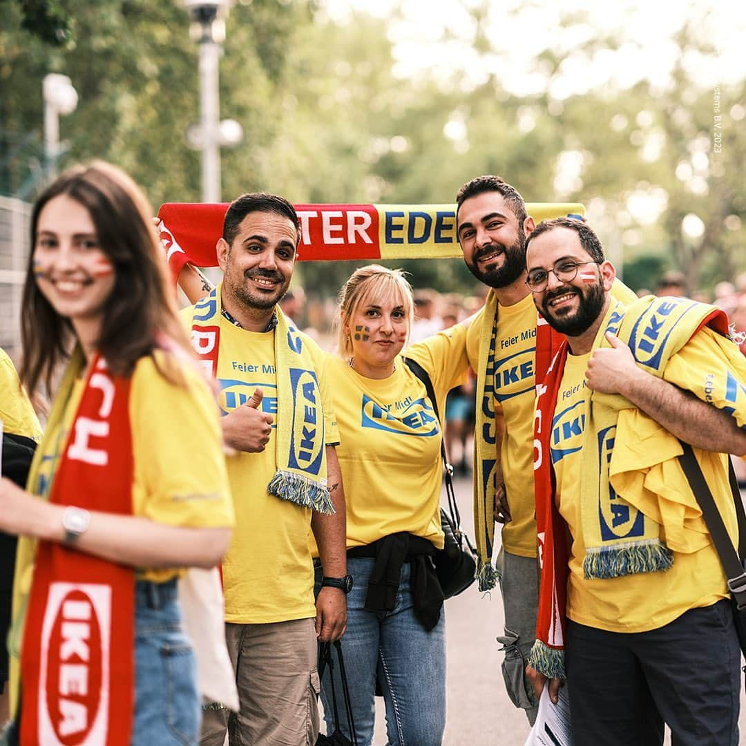 IKEA Austriaさんのインスタグラム写真 - (IKEA AustriaInstagram)「200 unserer Kolleg:innen feierten gestern beim Spiel 🇦🇹 gegen 🇸🇪. Mit Shirts, Schals und vielen Emotionen. Zu wem die einzelnen Kolleg:innen gehalten haben, wird natürlich nicht verraten 😉 Gratulation an die Österreichische Nationalmannschaft und den @oefb_1904 ⚽️Wir freuen uns schon auf die nächsten Spiele. #IKEA #IKEAat #AUTSWE #wien #vienna」6月22日 1時09分 - ikeaaustria