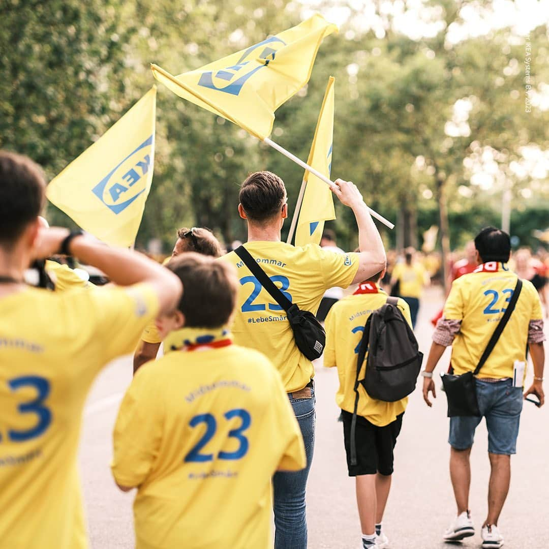 IKEA Austriaさんのインスタグラム写真 - (IKEA AustriaInstagram)「200 unserer Kolleg:innen feierten gestern beim Spiel 🇦🇹 gegen 🇸🇪. Mit Shirts, Schals und vielen Emotionen. Zu wem die einzelnen Kolleg:innen gehalten haben, wird natürlich nicht verraten 😉 Gratulation an die Österreichische Nationalmannschaft und den @oefb_1904 ⚽️Wir freuen uns schon auf die nächsten Spiele. #IKEA #IKEAat #AUTSWE #wien #vienna」6月22日 1時09分 - ikeaaustria