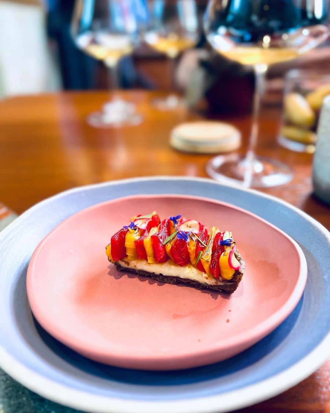 ケス Keisuiのインスタグラム：「Huge congrats 👏👏👏 No 28 @theworlds50best   この @kjollerest からはじまったペルー🇵🇪の旅。  美しいだけではなくチームの地域に対する想いや、なんなら地球🌏の為のような壮大な気持ちを心していただきました🙏🙏🙏  感動を与えてくれた @pialeonkjolle にも感謝。  #worlds50best  @theworlds50best」
