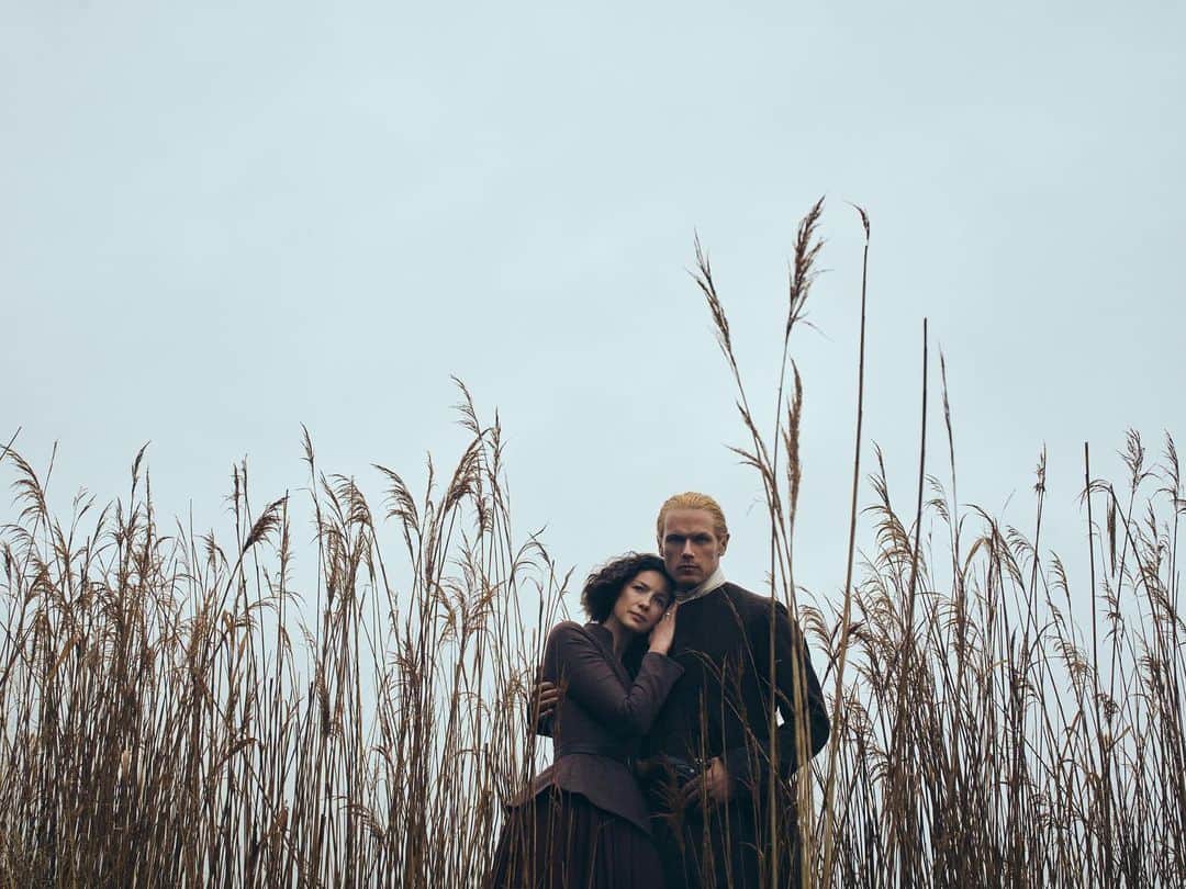 サム・ヒューアンさんのインスタグラム写真 - (サム・ヒューアンInstagram)「Oh to be a blade of grass sharing the same soil as Jamie and Claire. #Outlander」6月22日 1時30分 - samheughan
