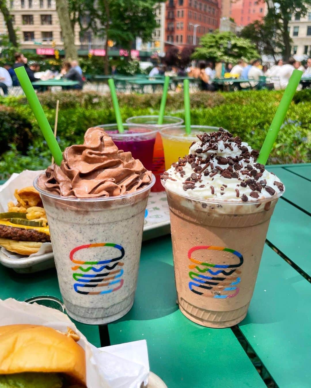 SHAKE SHACKさんのインスタグラム写真 - (SHAKE SHACKInstagram)「Shack summer starts NOW. ☀️ Tag a friend you need to try these with!」6月22日 1時30分 - shakeshack