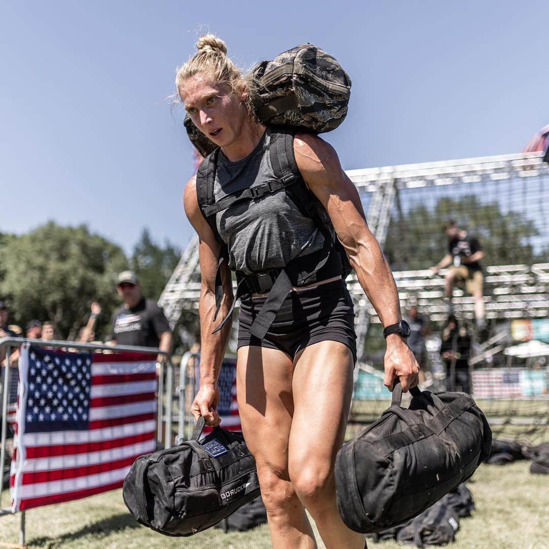 カーリー・ウォパットのインスタグラム：「The hotter the fire, the harder the steel.   Bringing the heat 🔥 to San Antonio, Texas this Saturday for the Western @thebattlebunker regionals. The field is looking competitive, and the work will be hard & heavy. Good thing we like both of those.  There will be a livestream to watch the action. Stay tuned, and I’ll share it. 🤘🏼  #battlebunker #hybridathlete #functionalfitness #strongmind #strongbody」