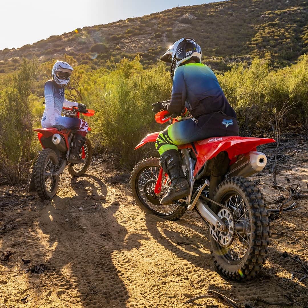 のインスタグラム：「Sending First Day of Summer Vibes. ☀️ #CRF450RX #CRF450X #Honda」