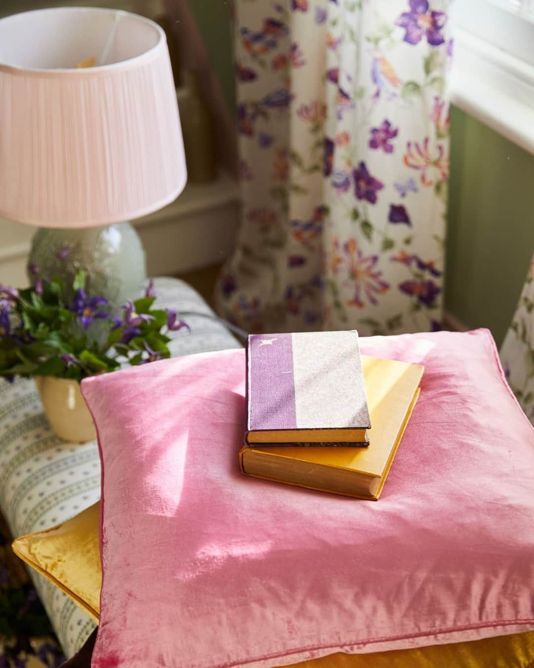 ローラアシュレイのインスタグラム：「Add a pop of colour to your home with our Nigella cushions in the vibrant Peony Pink and Ochre Yellow shades. Accessorize it with the stunning Picardie Table Lamp Base and Hemsley Lamp Shade in Blush Pink.⁣ ⁣ 🔎 Rowe Bench in Camrose Stripe⁣ 🔎 Elmswell Made-to-Measure Curtains」