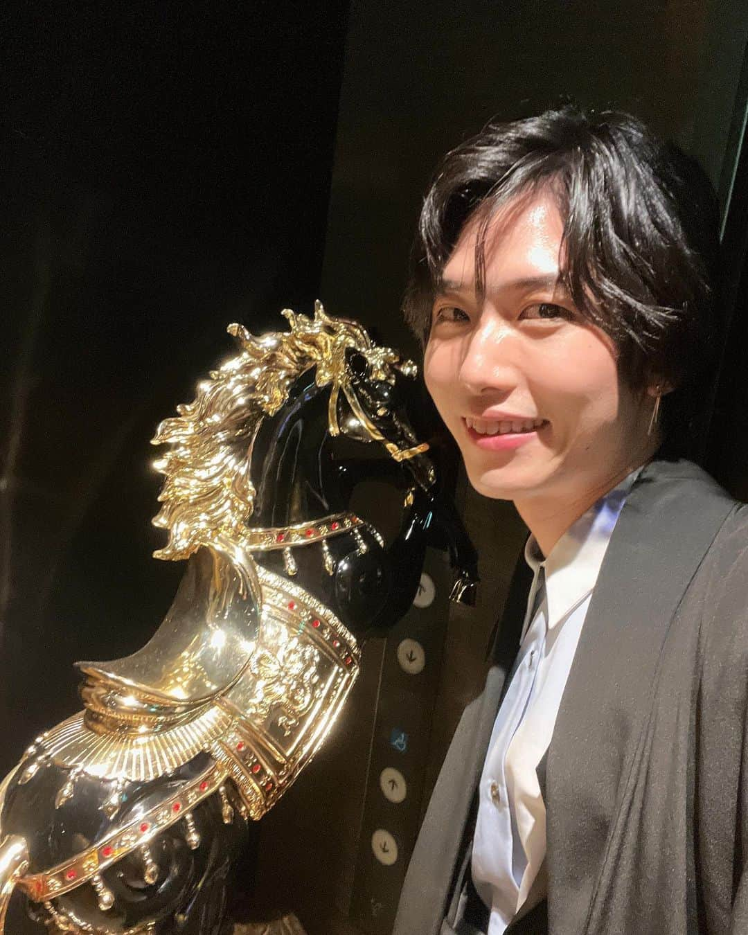 関根慶祐（K-SUKE）さんのインスタグラム写真 - (関根慶祐（K-SUKE）Instagram)「OSAKA photo dump🐙✨  大阪の思い出🐙 友人が内装を手掛けた会員制の韓国料理店にて、ショーをさせて頂きました🥹✨  #magic #magician #korea #koreanrestaurant #koreanstyle #japan #japanese #japanesemodel #マジック #マジシャン #マジックショー #白百合慶祐 #会員制レストラン #高身長男子 #180cm #大阪 #osaka #韓国料理 #大阪グルメ #osakatravel #osakatrip」6月22日 2時05分 - ksukeshirayuri