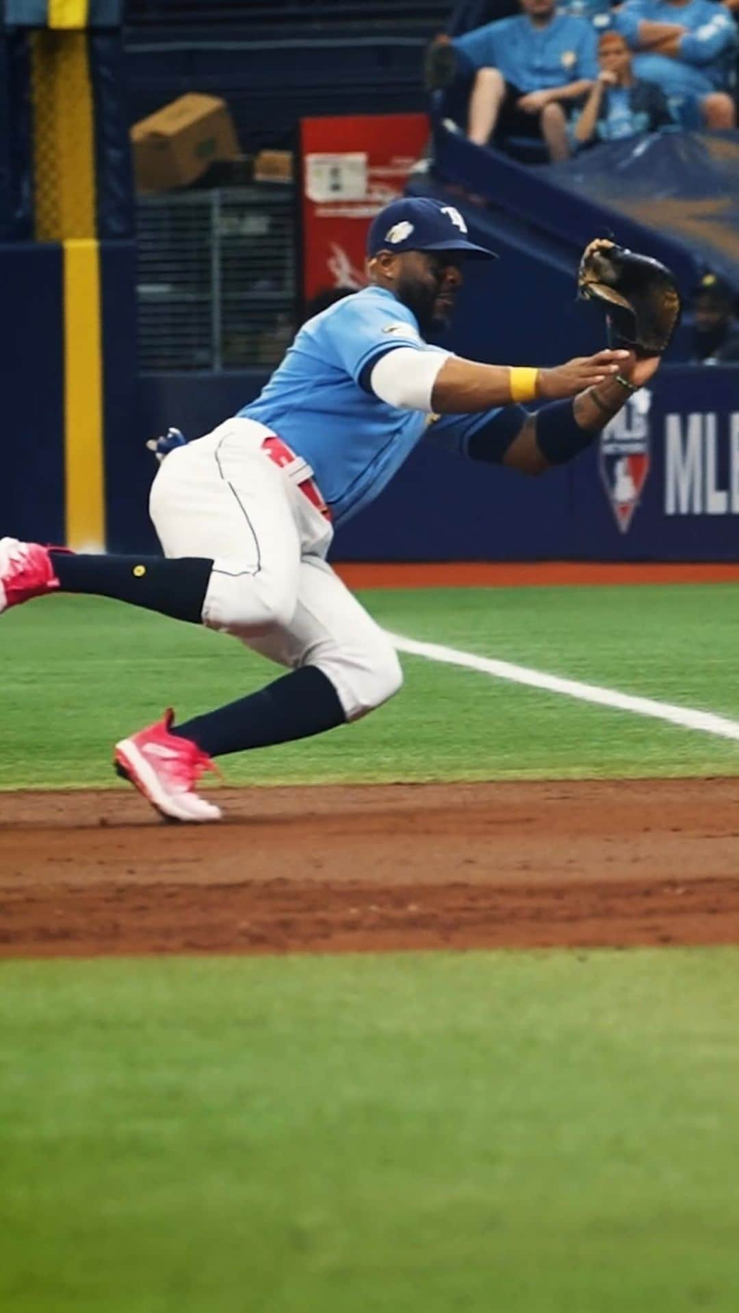 タンパベイ・レイズのインスタグラム：「This is some All-Star glove work here, if you ask us 🤷‍♂️」