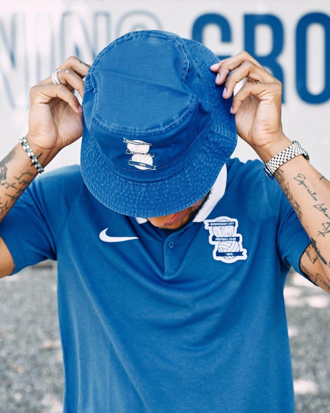 タイラー・ロバーツのインスタグラム：「BLUE🔵💙 My new family @bcfc  I am really excited for this chapter in my career and joining at the start of a great future project at a club like this gives me all the motivation I need. I can’t wait to make so many special moments and memories with you all.  This club will now run through my blood and I will give it 100% every time.  Lets Go! 💙」