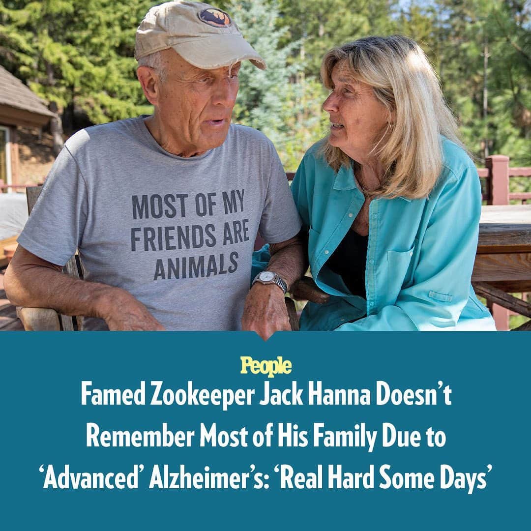 People Magazineさんのインスタグラム写真 - (People MagazineInstagram)「Jack Hanna, the charismatic zookeeper and television personality who gained national fame as director of the Columbus Zoo and Aquarium, is in an "advanced" stage of Alzheimer’s disease, his wife has shared.  Hanna was diagnosed in October 2019. His wife Suzi and daughters Kathaleen, Suzanne, and Julie told The Columbus Dispatch that his disease has now progressed from moderate to advanced. Today, Hanna only remembers his wife, his dog Brassy, and, occasionally, his eldest daughter Kathaleen.  "The Jack people knew isn't here anymore, but pieces of my husband are," Suzi, who has been married to Hanna since 1968, told the Dispatch. "And I'm going to hang onto them for as long as I can." Read the full story at the link in our bio. | 📷: Adam Cairns/Columbus Dispatch / USA TODAY NETWORK」6月22日 2時38分 - people