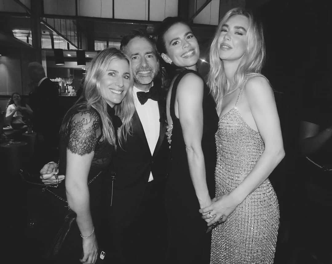 ヴァネッサ・カービーさんのインスタグラム写真 - (ヴァネッサ・カービーInstagram)「And the love for these guys… insane. Happiest days with these sisters. Totally in awe of what you’ve done in this movie @wellhayley @officialrebeccaferguson @pom.klementieff   (And you as ever our beautiful @chrishyhodell) 🤍」6月22日 2時53分 - vanessa__kirby