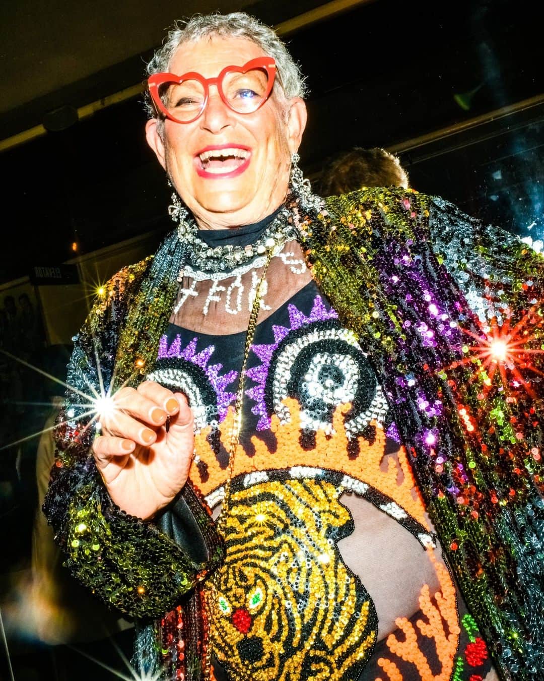 New York Times Fashionさんのインスタグラム写真 - (New York Times FashionInstagram)「At parties last week for the Apollo Theater and the Tribeca Film Festival, luminaries of music and film dressed up in ruffles, sequins and tulle.  On Spring Street in SoHo, Chanel hosted the 16th annual Tribeca Festival Artists dinner at Balthazar, honoring women artists who contributed original artwork to the festival’s filmmakers. The crowd included Greta Lee, Tracee Ellis Ross, Renee Cox and Lizzy Caplan. Guests dined on steak frites while flipping through art books, which were placed at each seat.  The actress Zazie Beetz chatted with other guests on a red bench at Balthazar. “I’m feeling Halloween meets 1920s,” she said. “But most of all, I feel very chic.”  In Harlem, the Apollo hosted its annual Spring Benefit, where musicians and philanthropists celebrated the theater’s 90th year and raised more than $2.2 million for the theater. Spike Lee, wearing a maroon Morehouse College jacket, presented an award to Kareem Abdul-Jabbar later in the evening. Raymond P. Lewis opted for ruffles, and Stacey Brooklyn and Susan Shaw flaunted statement accessories.  Tap the link in our bio to see more of the most-dressed guests at both events. Photos by @dina_litovsky and @dollyfaibyshev」6月22日 2時56分 - nytstyle