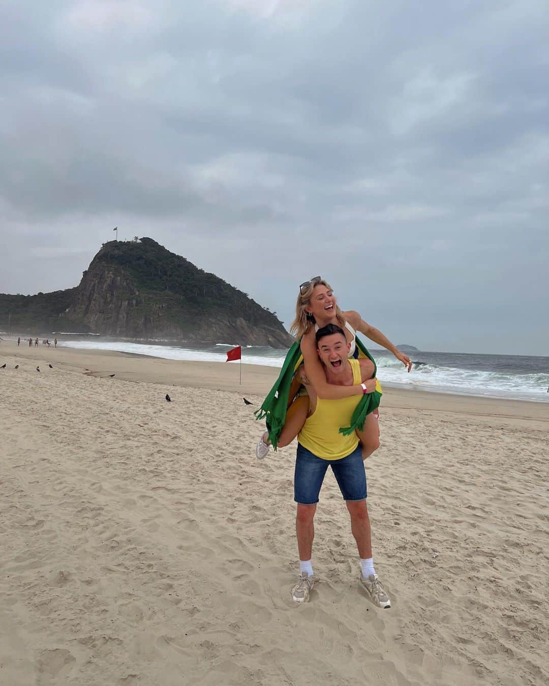 アシュリー・ケインさんのインスタグラム写真 - (アシュリー・ケインInstagram)「a Brazilian winter!」6月22日 3時32分 - icegirlash