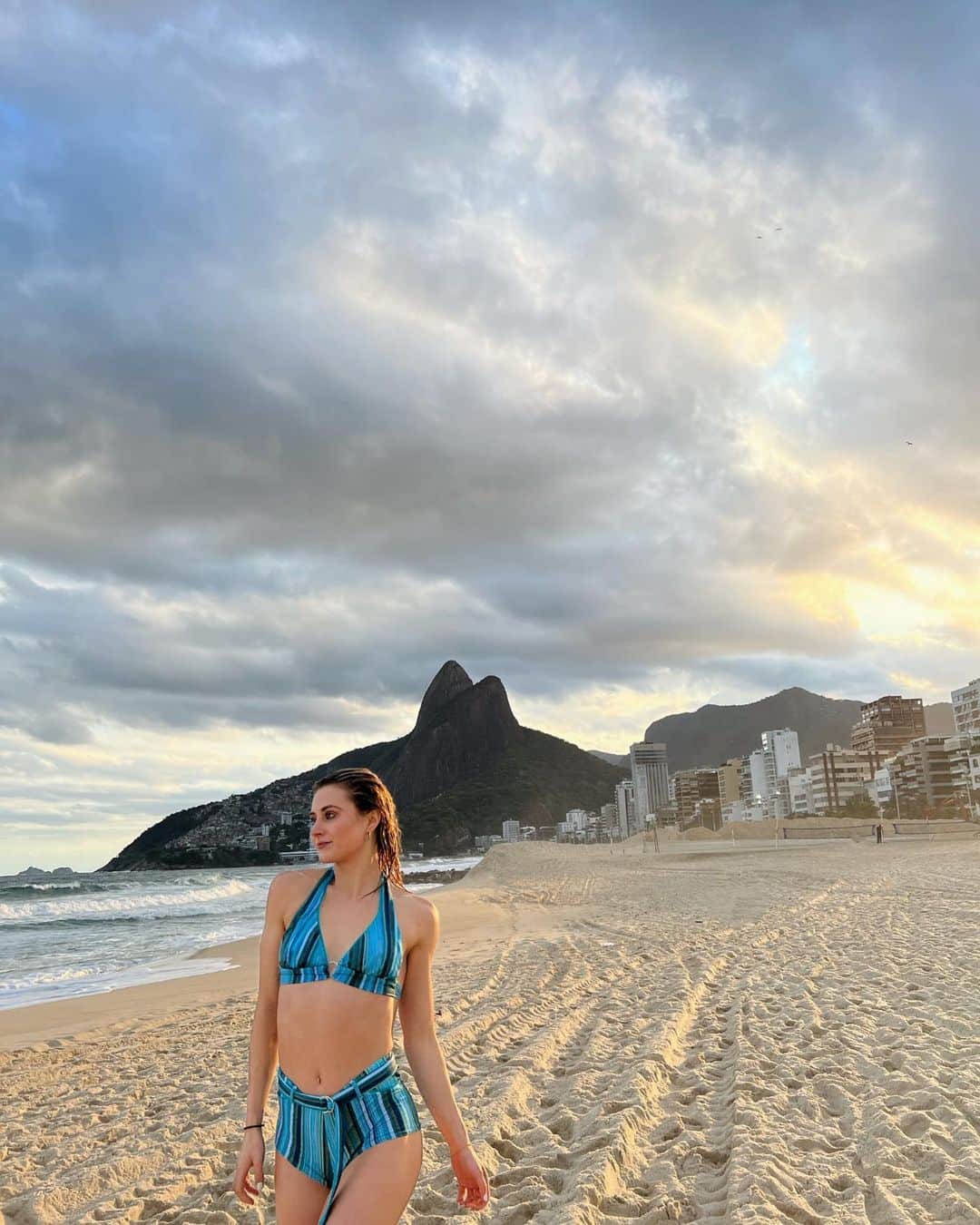 アシュリー・ケインのインスタグラム：「a Brazilian winter!」