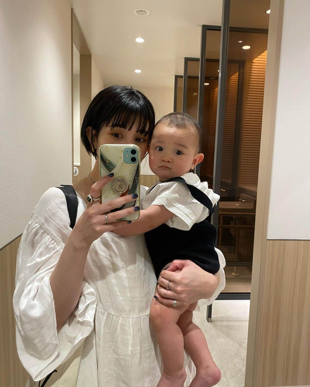 mai saitoのインスタグラム：「最近の写真☀️  時間が過ぎるのがほんとに早すぎて、息子を保育園に入れたくなあーい！と感じて眠れなくなる今日この頃🥲笑  明日は4件目の保育園見学なので気合い入れてがんばります♡  #ショートボブ#ミニボブ#男の子ママ#まますたぐらむ#新米ママと繋がりたい#あかちゃんのいる生活#生後7ヶ月男の子#赤ちゃんママコーデ」