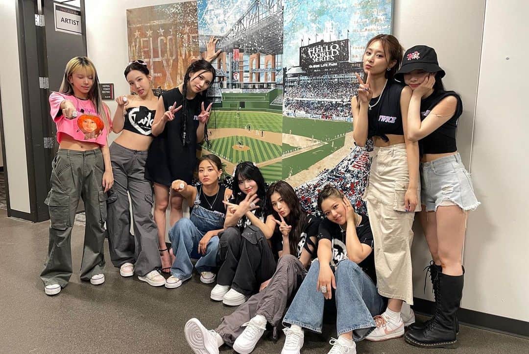 TWICEさんのインスタグラム写真 - (TWICEInstagram)「TWICE 5TH WORLD TOUR 'READY TO BE' IN #DALLAS   What an amazing day in Dallas!  Thanks to our Dallas ONCE for the special memories💗  #TWICE #트와이스 #READYTOBE #TWICE_5TH_WORLD_TOUR」6月22日 13時15分 - twicetagram