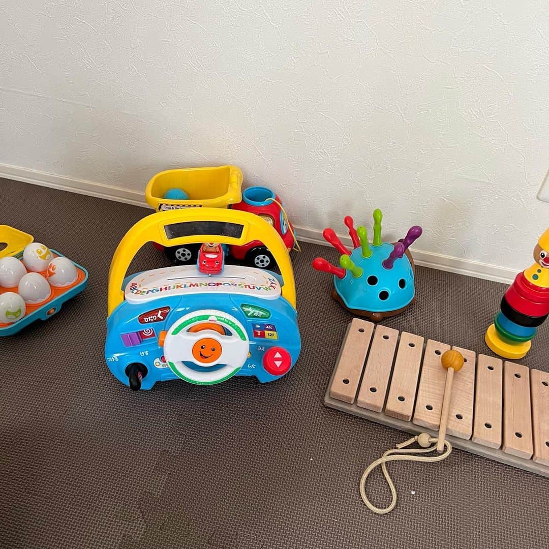 高橋麻美さんのインスタグラム写真 - (高橋麻美Instagram)「． ． 音が鳴るおもちゃが好きって伝えたら 楽器とボタンで遊べるタイプと、両方きた😍  ある程度希望をきいた上で子どもに合う物を選んでくれる トイサブ！ @toysub_kids 良き🥰  おもちゃのサブスク🤖なんだけど 定期的に違うおもちゃで遊べるからか 飽きずに毎回夢中で遊んでくれて母助かる😆  #トイサブ#toysub#おもちゃ#toy#レンタル#rental #サブスク#おもちゃレンタル#赤ちゃん#baby #あかちゃんのいる生活#赤ちゃんがいる生活#pr」6月22日 13時26分 - charmy421