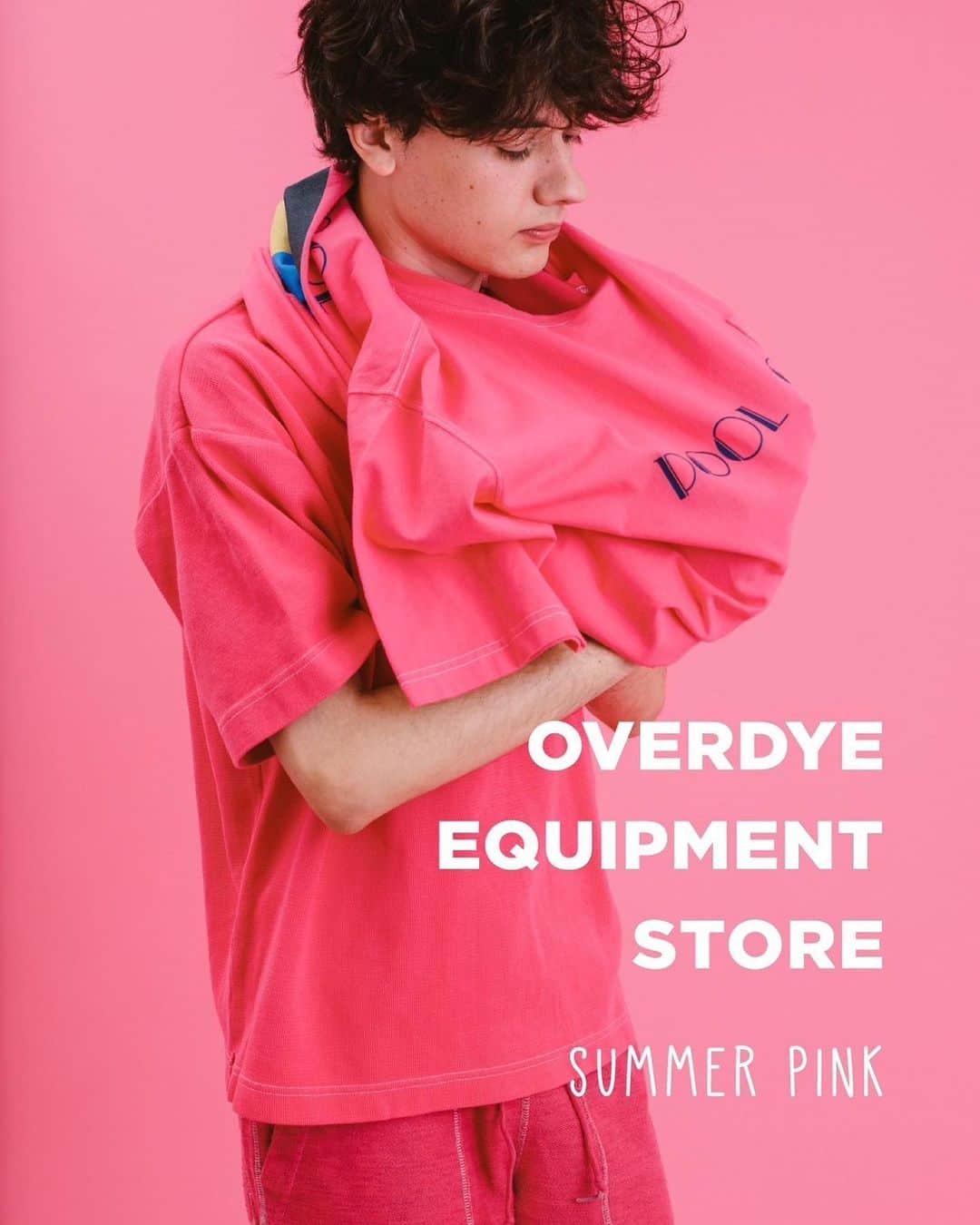 ジョンブルさんのインスタグラム写真 - (ジョンブルInstagram)「OVERDYE EQUIPMENT STORE ジョンブルから、オーバーダイ加工のコレクションOVERDYE EQUIPMENT STORE（オーバーダイ イクウィップメント ストア）が7/1(土)に全国JOHNBULL直営店舗に登場！ JOHNBULLが得意とする染め加工のノウハウを活かし、オリジナルのメンズ&レディースアイテムにオーバーダイ=後染め加工を施しました。   今月のオーバーダイの色はSUMMER PINK！   後染めの面白さは素材や生地によって染め上がりの表情はさまざまに仕上がること。 ヴィンテージのような風合いが出る素材やタイダイのようなムラ感が出る素材、薄いカラーに染まるナイロンなどの染まりにくい素材、色とりどりのSUMMER PINKが並びます。   染まり方は一枚一枚違うので、どれも2つとないアイテムになったワクワクするコレクションです。   JOHNBULL直営店舗のみでお楽しみいただける限定ラインナップになります。   ＜開催店舗＞ 7/1(土)発売 JOHNBULL直営店舗限定にて全店に展開します   ＊在庫がなくなり次第終了となります。   #OVERDYEEQUIPMENTSTORE #オーバーダイイクウィップメントストア #SUMMERPINK   https://www.privatelabo.jp/contents/feature/overdye-equipment-store-2/」6月22日 13時44分 - johnbull_private_labo