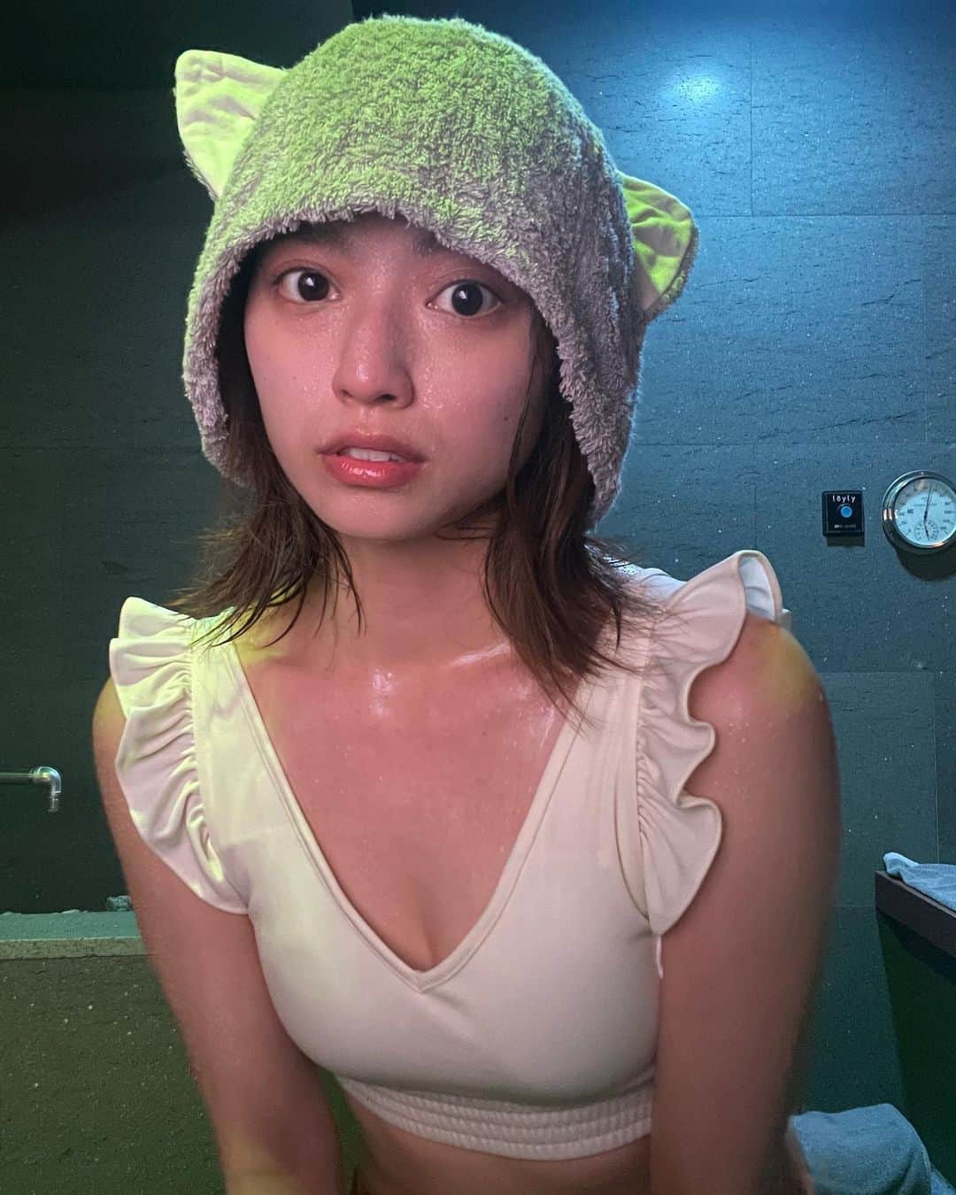 のインスタグラム：「汗だく🧖‍♀️  #サウナ #サ活 #サウナ女子 #サウナハット」