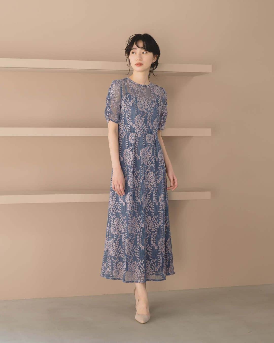 kaene －カエン－さんのインスタグラム写真 - (kaene －カエン－Instagram)「- recommend item -  ▪︎ color scheme lace apron dress / No.100604 color : mint / sax-pink / pink beige / navy size : 34 / 36 / 38 / 40 model : 160cm ( size34 )  coordinate item ▶︎▶︎▶︎ ▪︎ bi-color pumps / No.050014 color : beige×pink gold / black×silver size : 34 / 35 / 36 / 37 / 38 / 39 / 40  ▪︎ round pearl ear cuff / No.031786 color : gold size : FREE  ＿＿＿＿＿＿＿＿＿＿＿＿＿＿＿＿＿＿＿＿＿＿＿＿＿＿  ロングセラー商品のレースエプロンドレス。  レースのバイカラーの組み合わせや、バックスタイルのデザインはもちろん、着心地やシルエットなど多くの方にご好評いただいている商品です。  後ろのリボンでサイズを調整できるので、ご妊娠中の方などにも◎  ファーストドレスや、ドレス選びに迷われている方にオススメのアイテムです。  ＿＿＿＿＿＿＿＿＿＿＿＿＿＿＿＿＿＿＿＿＿＿＿＿＿＿  直営店 ▶︎▶︎▶︎ kaene CONCEPT STORE  ［福岡］ 〒810-0021 福岡県福岡市中央区今泉1-2-13 レソラ今泉テラス1F 平日　 12:00 - 19:00 土日祝 11:00 - 19:00 定休日　火曜日  ［東京］ 〒160-0022 東京都新宿区新宿3-38-2ルミネ新宿 ルミネ2-2F 営業時間 11:00-21:00  ＿＿＿＿＿＿＿＿＿＿＿＿＿＿＿＿＿＿＿＿＿＿＿＿＿＿  #kaene #occasiondress #dress」6月22日 14時05分 - kaene_official