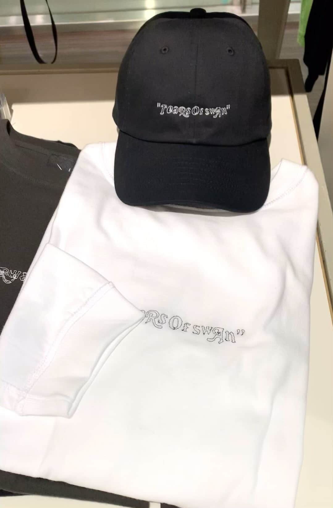 のインスタグラム：「POP UP SHOP TOUR in福岡、7日目です!! 新作アイテム、コラボアイテムもご用意して店頭にて皆様のご来店お待ちしておりますので宜しくお願い致します😊🏬  Tears of Swan POP UP SHOP TOUR 2023 in FUKUOKA  DAY:2023.6/16(fri)-25(sun) TIME:10:00〜20:30 SHOP:福岡PARCO PLACE: 福岡県福岡市中央区天神2-11-1  　　　　本館3階エスカレーター横 TEL:03-6303-2056(お問い合わせ:Tears of Swan atelier shop) WEB: https://fukuoka.parco.jp/  @tears_of_swan  #tearsofswan  @parco_fukuoka_official  #福岡PARCO #popupshoptour #popupshop #2023 #福岡」