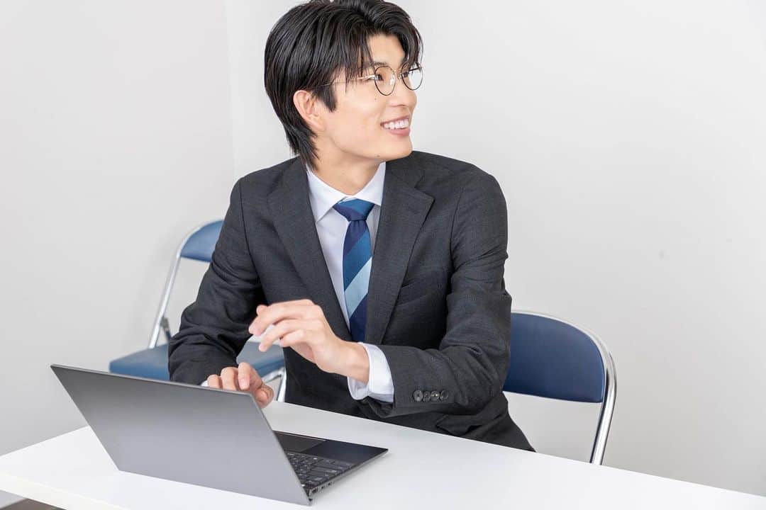 柊太朗のインスタグラム：「JUNONさんの8月号に 掲載されてます！ 「推しに願いを」のコーナーにいますよー！ みんなも沢山お願いごとしてくれてどうもありがとう。  スーツはコナカさんのを着させていただいてます😆  是非見てくださいねー！   #junon  #suit  #suitstyle」