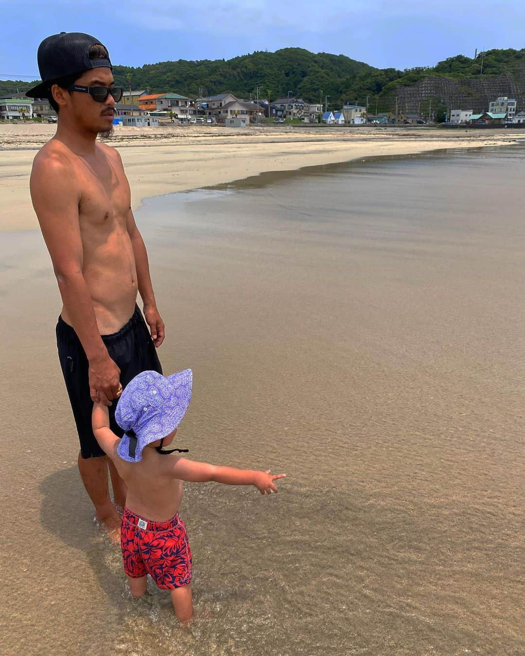 堀舞紀さんのインスタグラム写真 - (堀舞紀Instagram)「🏖  チバの海もシラスナなのだ。  が、、、  人っ子一人おりまてん。  貸し切り🥺  #beachvibes  #千葉観光 #japan  👙今回の旅にも @maaiqheart の水着👙いっぱい 持ってきました。 やっぱり着やすくてスキ🫶🏾〜  #cannyO #et_O #母親服装」6月22日 14時17分 - mainohori