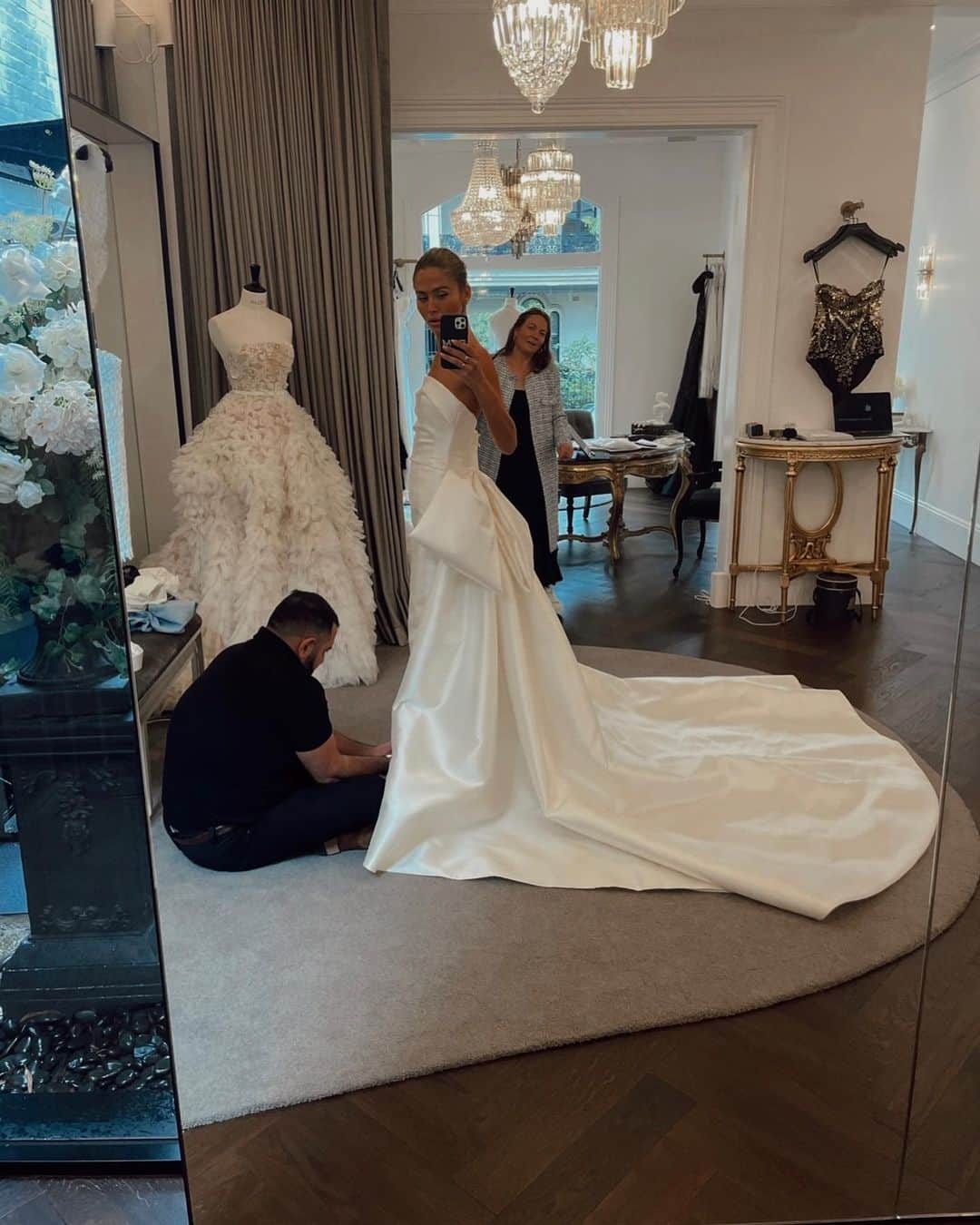 RUBY TUESDAY MATTHEWSさんのインスタグラム写真 - (RUBY TUESDAY MATTHEWSInstagram)「#TBT That time @steven_khalil made the dress of my dreams . (This was the dress for our vows) @theweddingseriesagency planned a wedding that Covid stopped 😂💔」6月22日 5時37分 - rubytuesdaymatthews