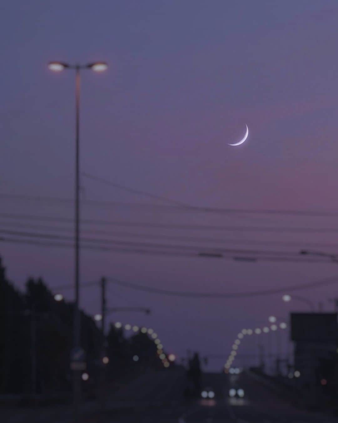 naorinmoonのインスタグラム：「夢か現か  ⁡ ⁡ ⁡ ⁡ ⁡ ⁡ ⁡ ⁡ ⁡ ⁡ ⁡ ⁡ ⁡#夏至 #月  #moon #moon_of_the_day #landscapephotography  #fujifilm #fujifilm_xseries #ifyouleave  #hellofrom #hokkaido #instagramjapan #ig_japan_  #nowheredialy #still_life_mood #bokeh_artistic #bokeh_addicts #reco_ig  #minimalmood #ig_eternity #thinkverylittle #genic_mag #into_the_screen  #ourmomentum」