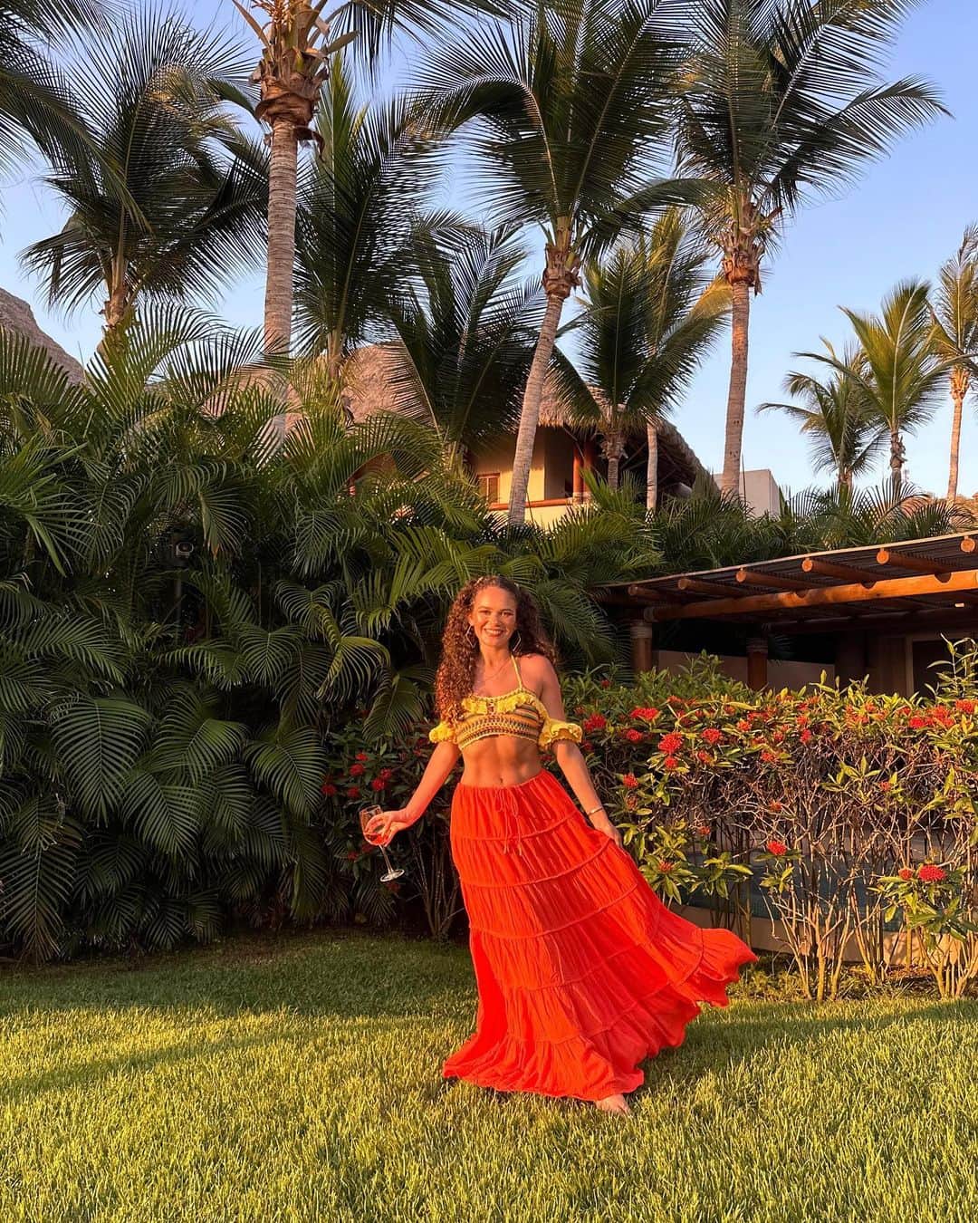マディソン・ペティスのインスタグラム：「You should be here 🌴 @fspuntamita」