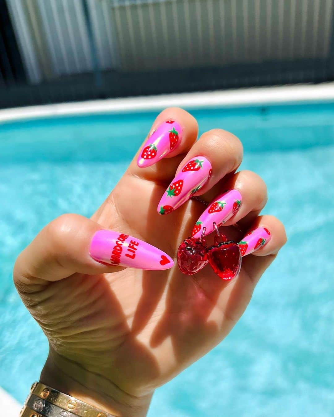 Britney TOKYOさんのインスタグラム写真 - (Britney TOKYOInstagram)「🍓 @tokyospicenail gel colors  ↓ 🩷I♡U berry match ❤️BritneyTOKYO  💚GR@SSY GIRL  #nailart #britneytokyo」6月22日 6時02分 - britneytokyo