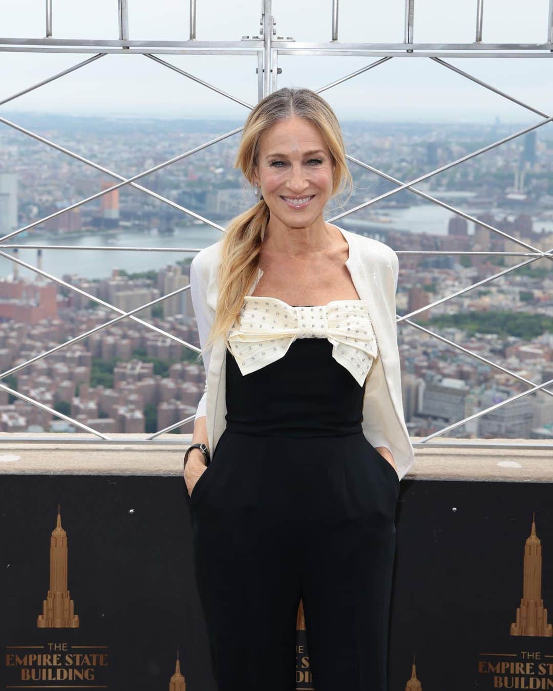 Empire State Buildingのインスタグラム：「Taking fabulous to new heights and celebrating in style!  The party in NYC continues! @empirestatebldg will be lit pink tonight in honor of #AndJustLikeThat Season 2 streaming TOMORROW on Max!💕」