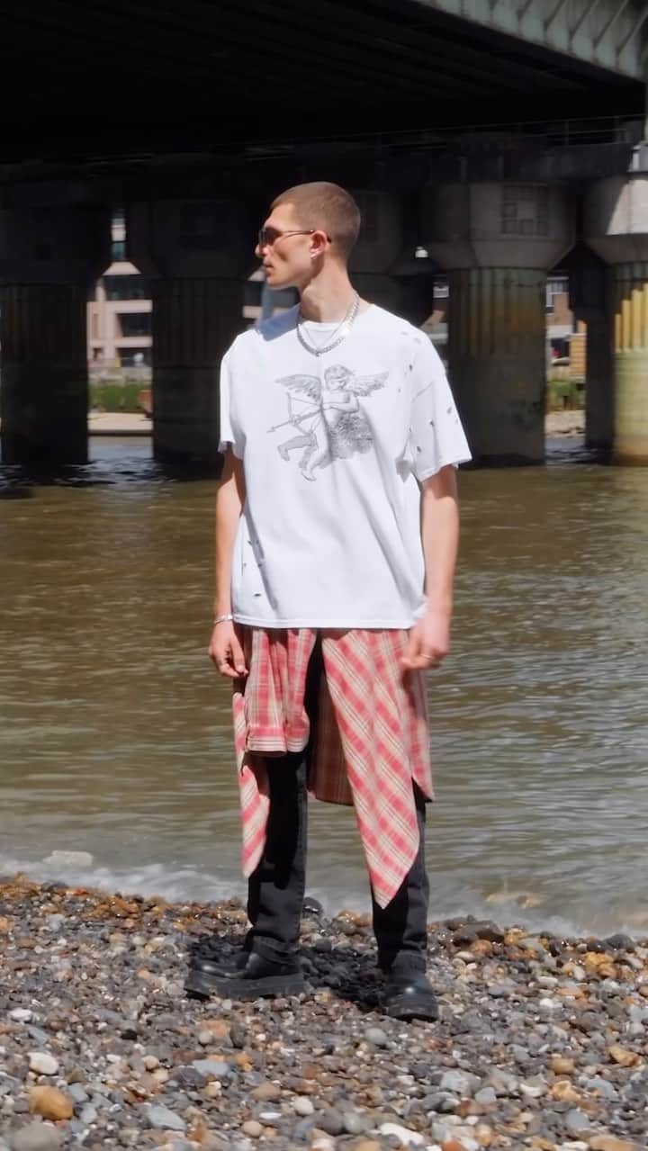 トップマンのインスタグラム：「Been there.   The oversized fit distressed t-shirt [131099209]」