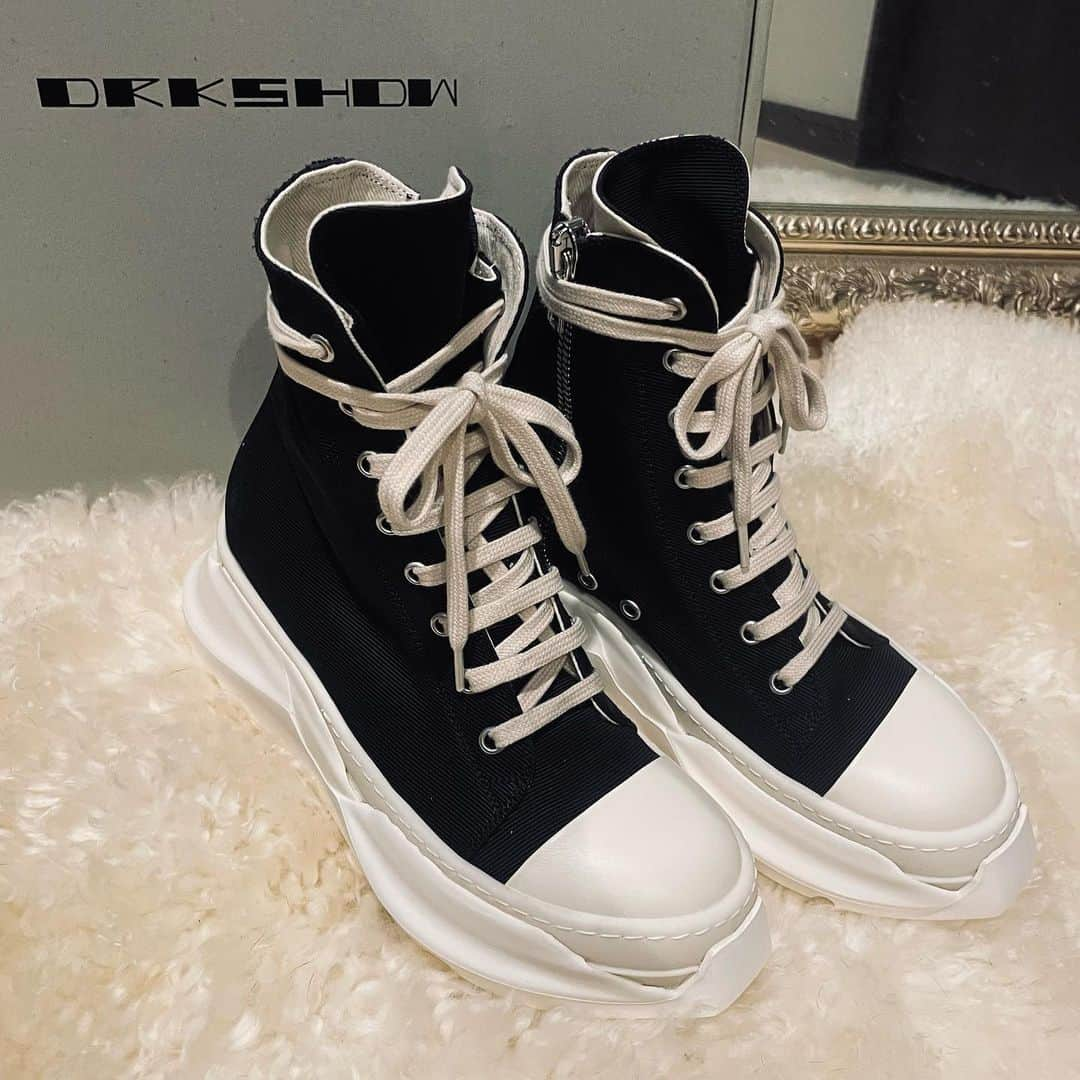 MARSEさんのインスタグラム写真 - (MARSEInstagram)「♡  finally🖤  #rickowensshoes#rickowens#fashions#outfit#海外ファッション#ファッション#ストリートファッション#スニーカー女子」6月22日 6時28分 - marse_1105