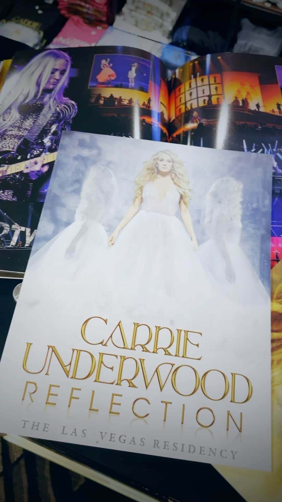 キャリー・アンダーウッドのインスタグラム：「Don’t leave Vegas without your #REFLECTION merch! 👀Look out for the sparkly new rhinestone tumbler! 💎 🛍️: store.carrieunderwood.fm -TeamCU」