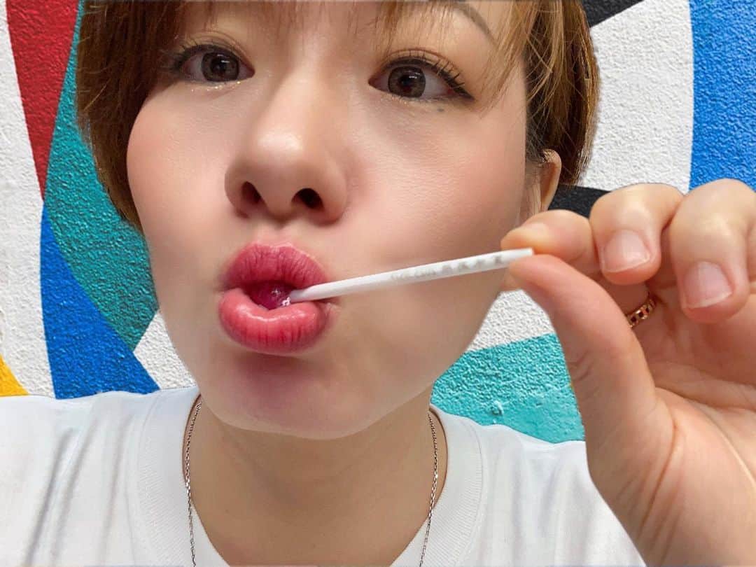 岩村菜々美さんのインスタグラム写真 - (岩村菜々美Instagram)「ねぇ、チュッパチャプスに賞味期限書いてあるの知ってた？ いつからなんだろう。」6月22日 7時23分 - nanami1120