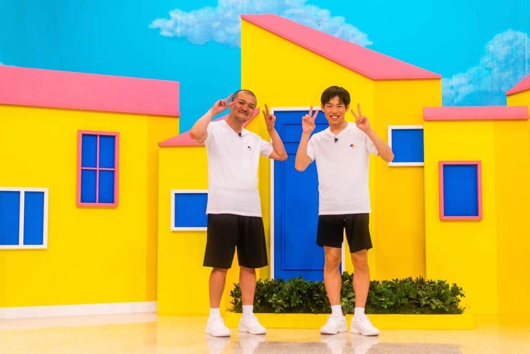 加賀翔（かが屋）さんのインスタグラム写真 - (加賀翔（かが屋）Instagram)「今夜！！ 6月22日(木) 『アメトーーク！3時間スペシャル』 19:00~(テレビ朝日)  鉄道ファンクラブと踊りたくない芸人の２つのスペシャル！踊りたくない芸人の方に出ている予定です。見られたくない姿ばかり！一度経験しているはずなのにつゆ知らずといった具合のピースをしている写真！ #アメトーーク #踊りたくない芸人」6月22日 7時26分 - kagaya_kaga